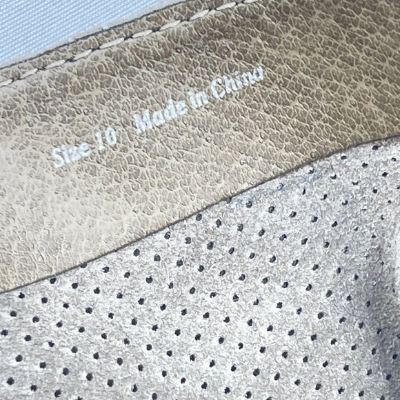 NWT DOLCE VITA Womens 10 Beige Perforated Ankle Boots Stacked Heels Side Zip Up - Picture 10 of 10